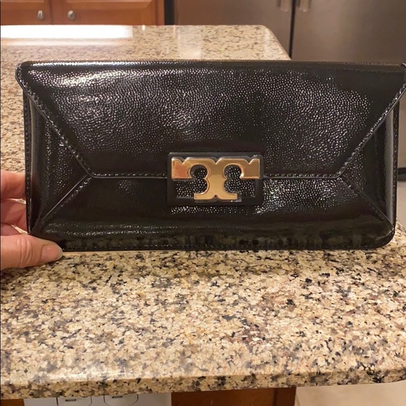 tory burch patent leather clutch